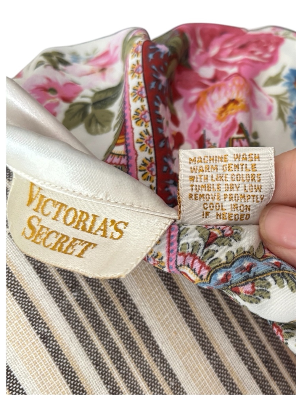 VTG Gold Label Victoria's Secret Double Breasted Satiny Robe Size L Rose/Paisley - Picture 2 of 6